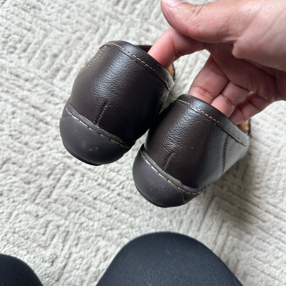 Classic Brown Leather Slip-On Loafers for Women - Picture 6 of 10